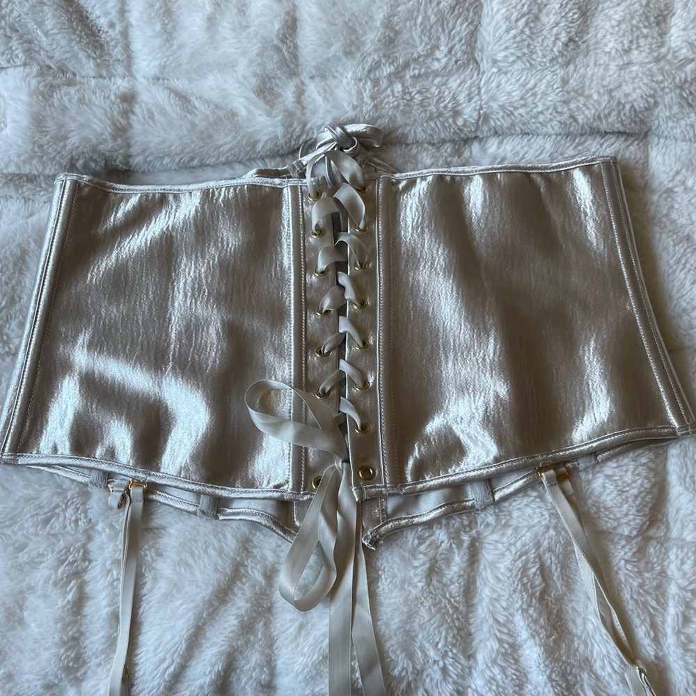 NWOT - Dream Angels, shimmer, gold metallic champagne smooth satin waist cincher - Picture 3 of 9